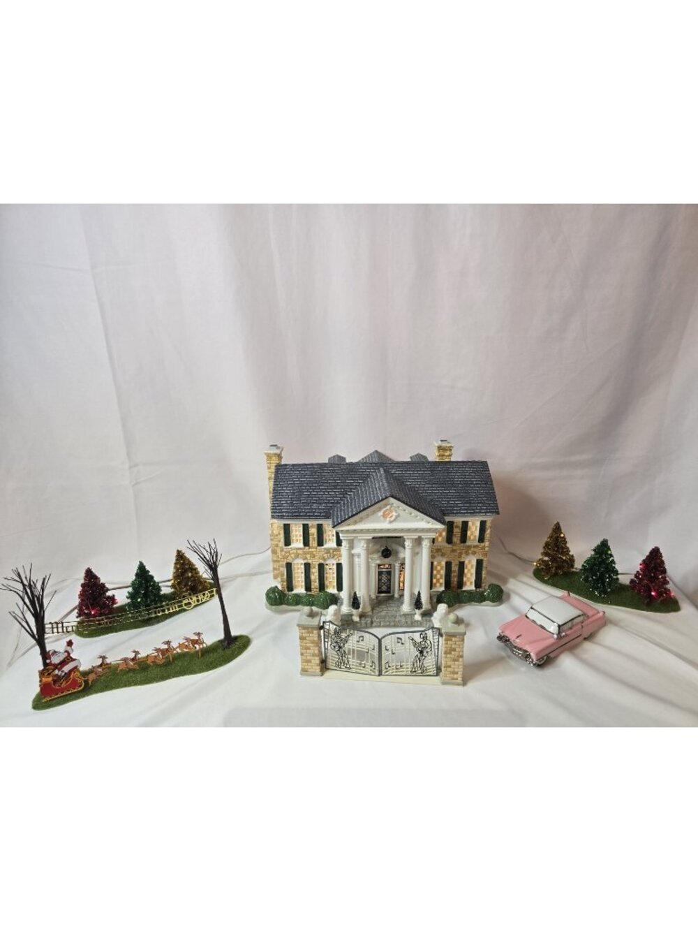 Dept 56  Villages 55041 Elvis Presley's Graceland Special Edition Gift Set